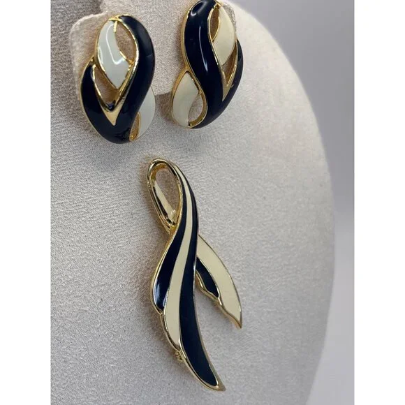 Vintage Gold Tone Enamel Navy & Cream Ribbon Brooch Earrings Set - Picture 3 of 6